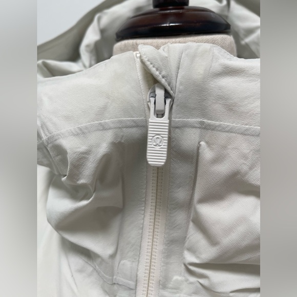 Lululemon StretchSeal Sleet Street Jacket, Natural Ivory, 0 - Picture 5 of 15